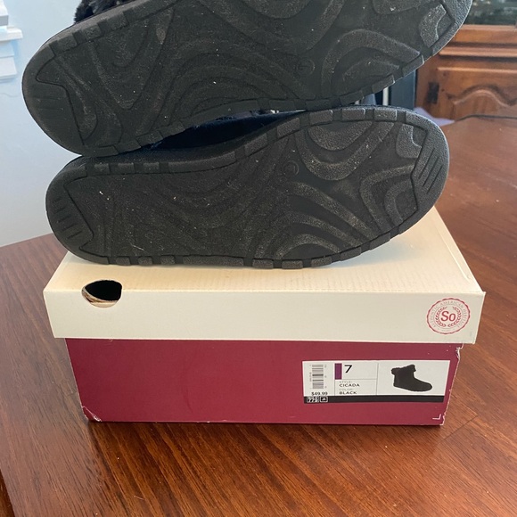 Black Cicada slip on  ankle boots fur on upper portion - Picture 4 of 4